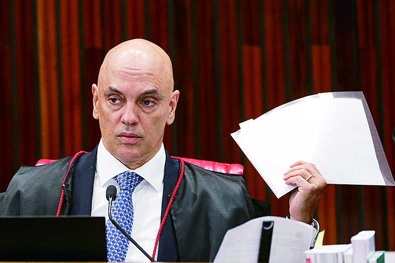 Moraes rejeita recurso de Bolsonaro e mantém inelegibilidade