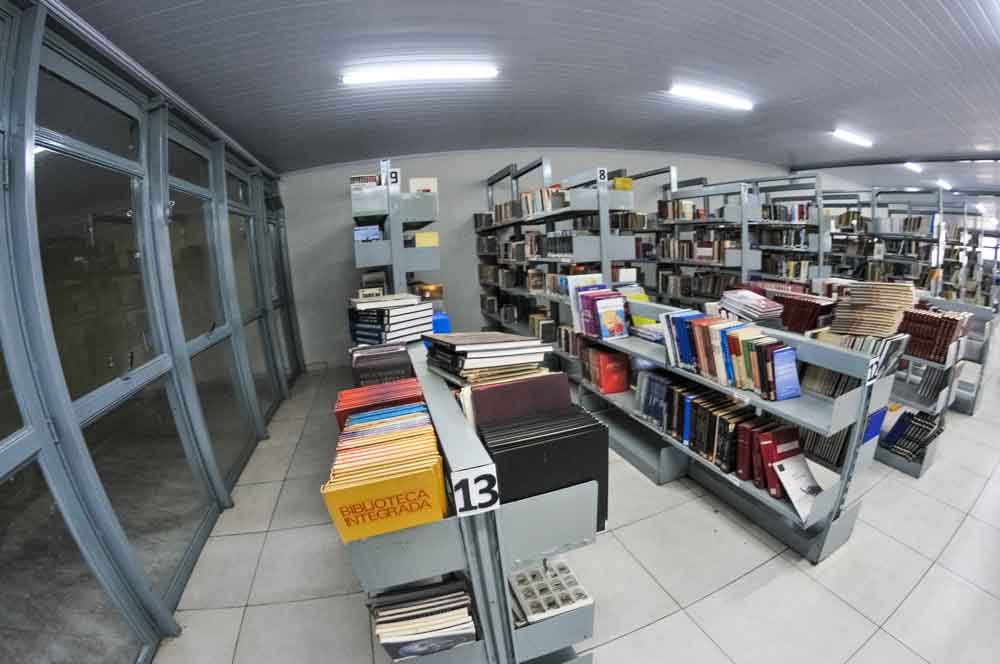 Abertas ao público, bibliotecas escolares somam acervo de 100 mil livros
