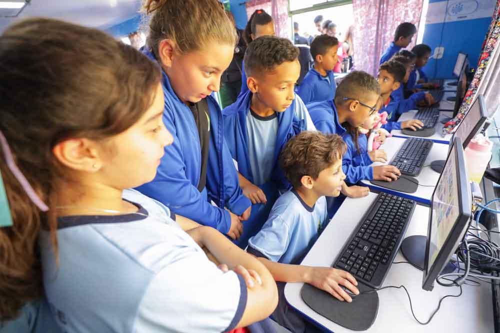 Projeto fomentado pelo GDF leva internet e computadores a escola rural