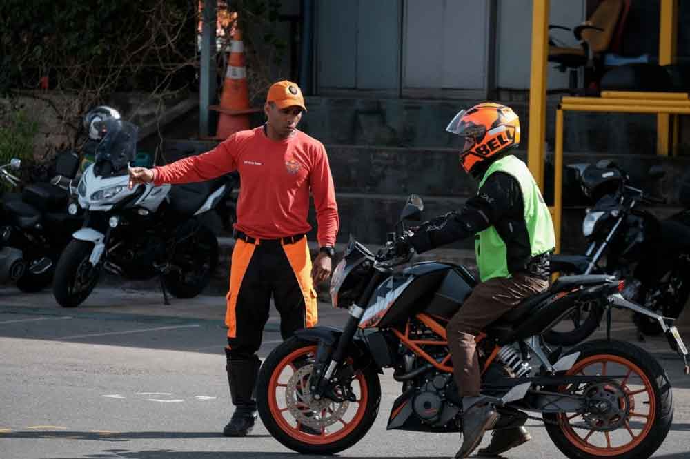 Bombeiros oferecem curso gratuito de direção defensiva para motociclistas
