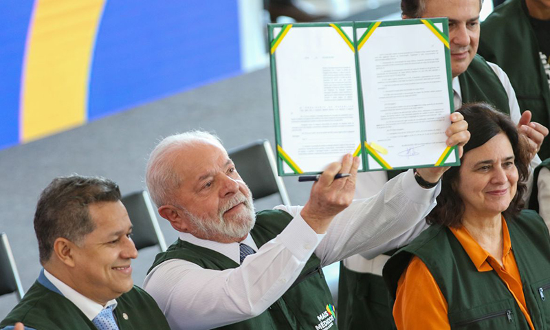 Presidente Lula sanciona lei do Programa Mais Médicos