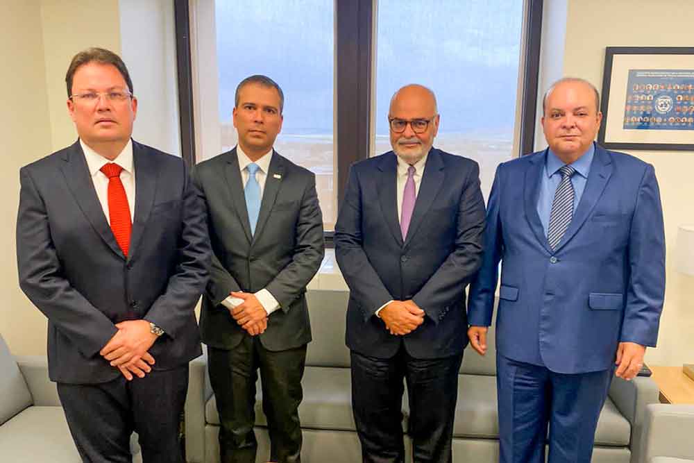 Governador Ibaneis Rocha se reúne com diretor-executivo do FMI nos EUA