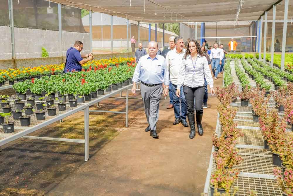 Governador entrega reforma do viveiro de flores da Novacap
