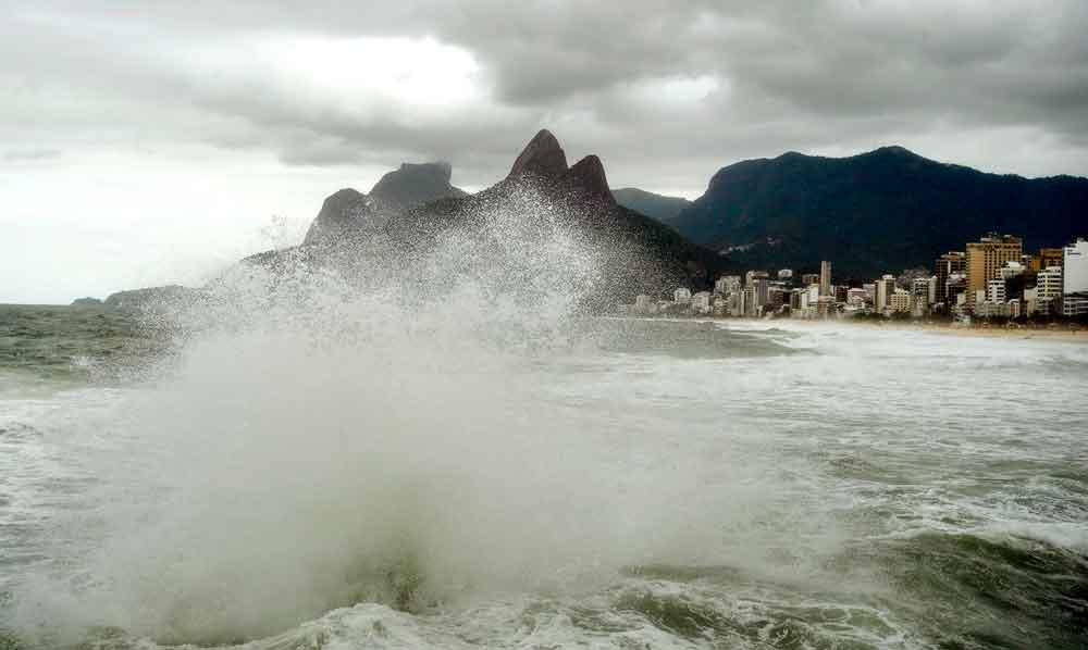 Frente fria provoca chuva e ventos fortes no Rio de Janeiro