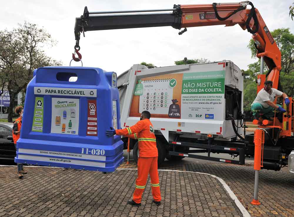 Mais de 300 papa-recicláveis incentivam a correta separação dos resíduos