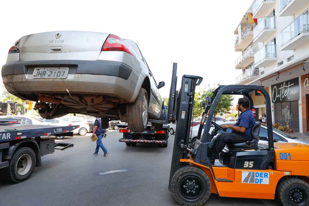 Operação DF Livre de Carcaças recolhe milésimo veículo abandonado