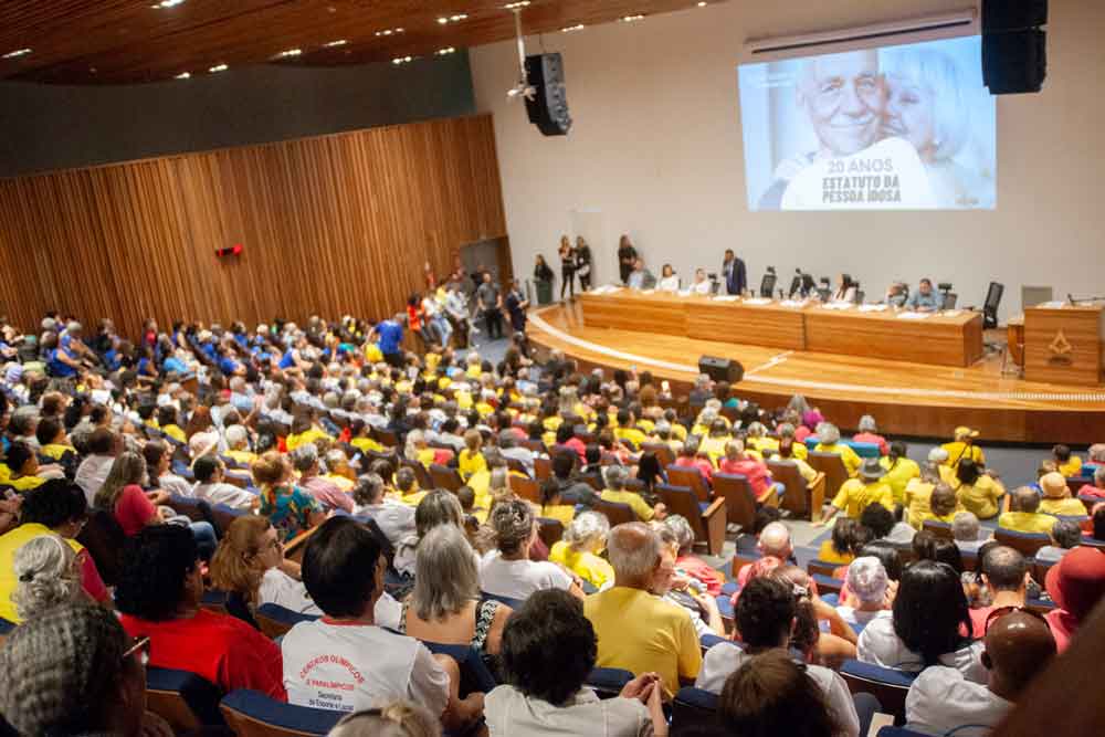 CLDF celebra 20 anos do Estatuto da Pessoa Idosa