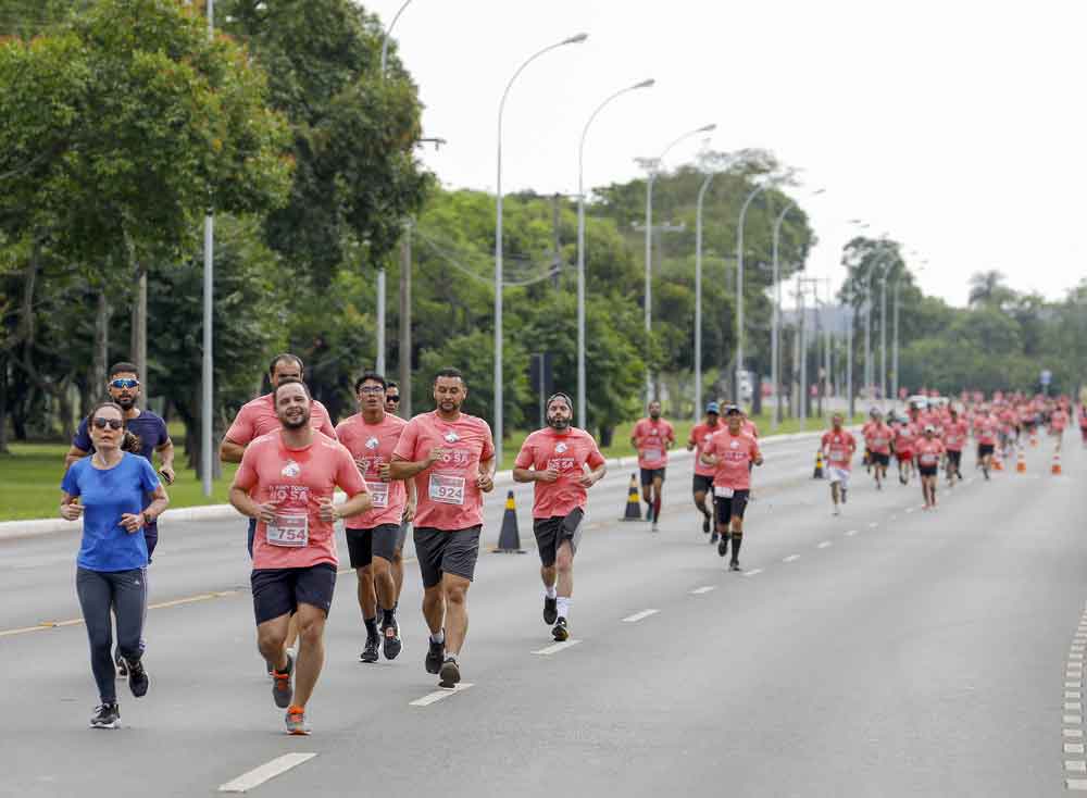 Mil atletas participam de corrida no Parque da Cidade