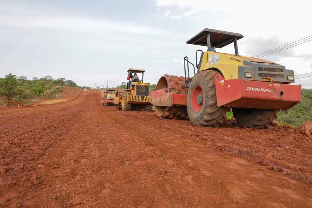 Obras de pavimentação na DF-220 beneficiam escoamento agrícola