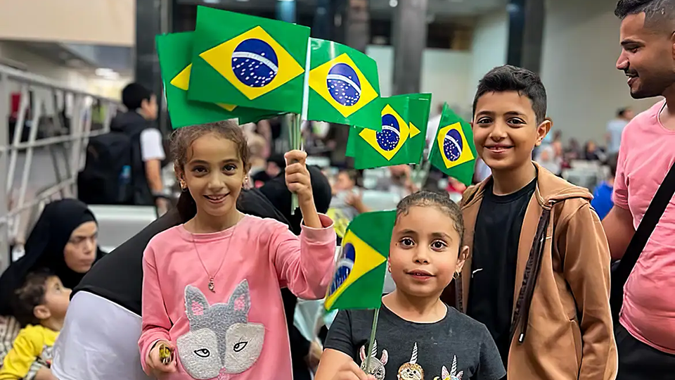 Brasileiros que estavam em Gaza chegam ao Brasil hoje