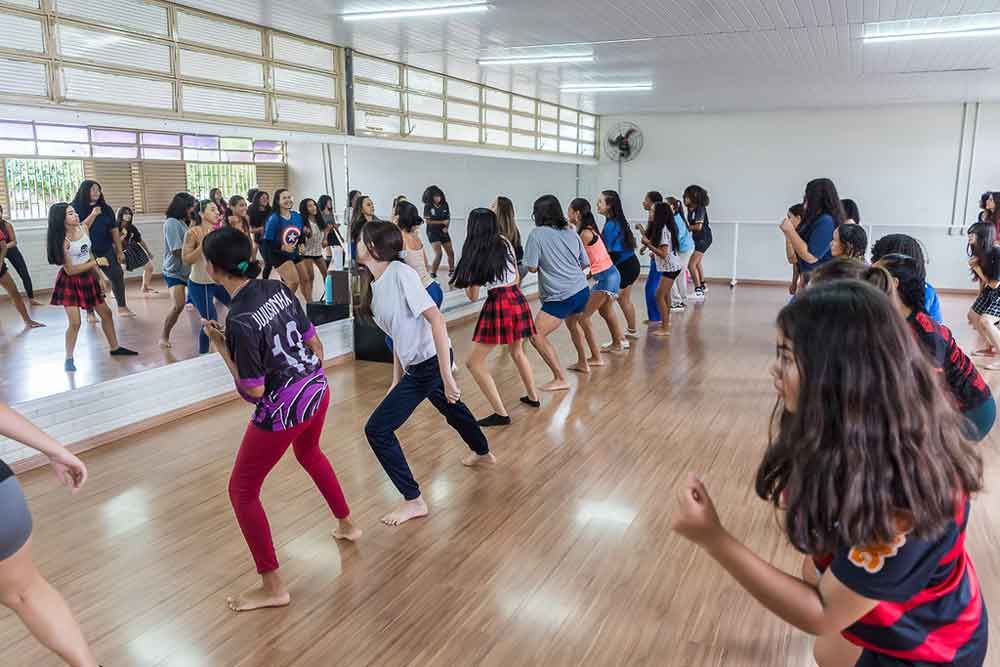 Estudantes de escolas de Ceilândia participam de oficinas de artes, teatro e dança