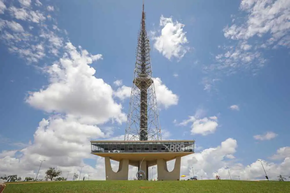 #TBT: Do alto da Torre de TV, uma Brasília monumental