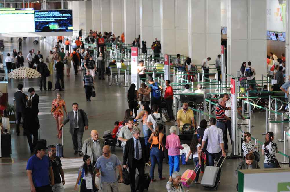 Auditores da Receita fazem operação-padrão em aeroportos nesta terça