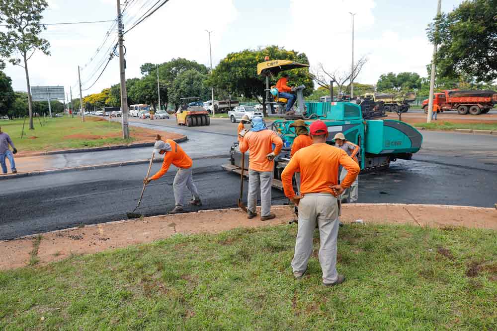 Última faixa expressa do Pistão Sul recebe nova camada de asfalto