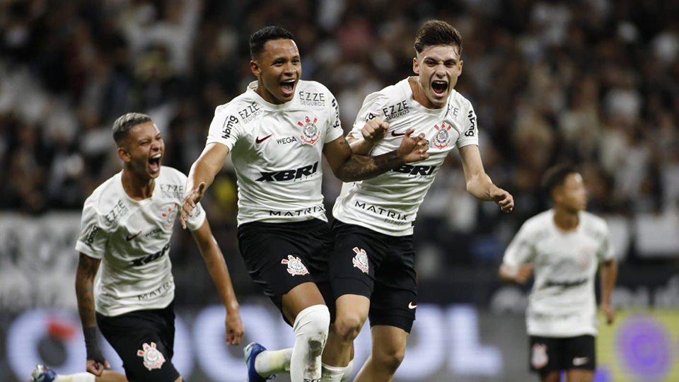 Invictos, Corinthians e Cruzeiro buscam título da Copinha nesta quinta