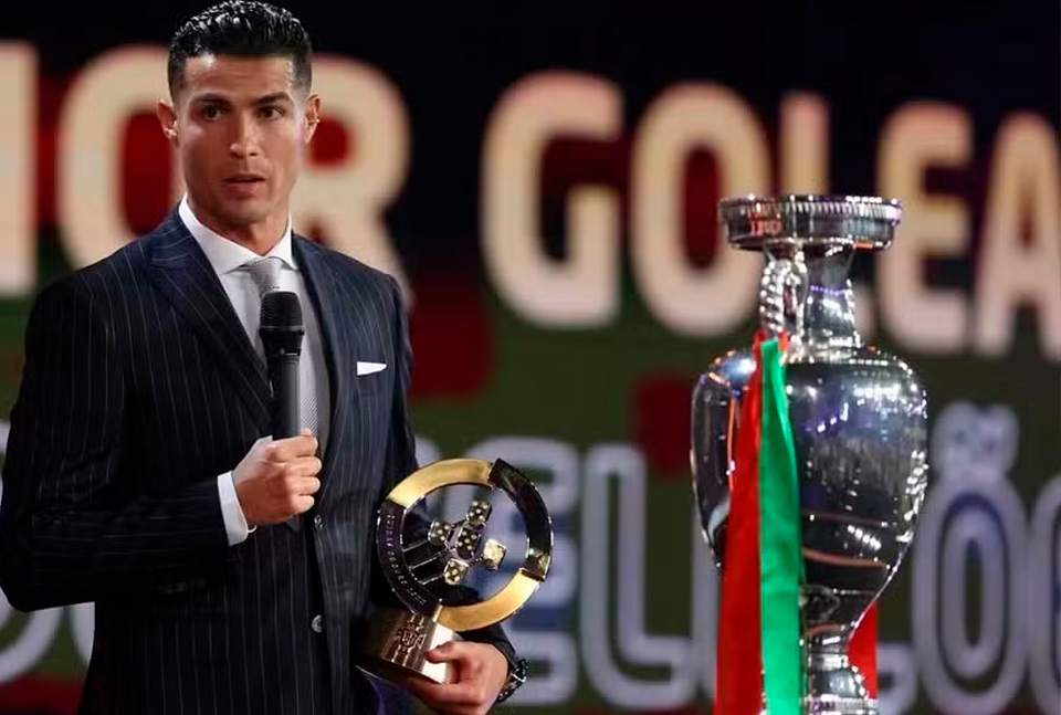 Após vitória de Messi no The Best, Cristiano Ronaldo detona: ‘Esses prêmios estão perdendo credibilidade’