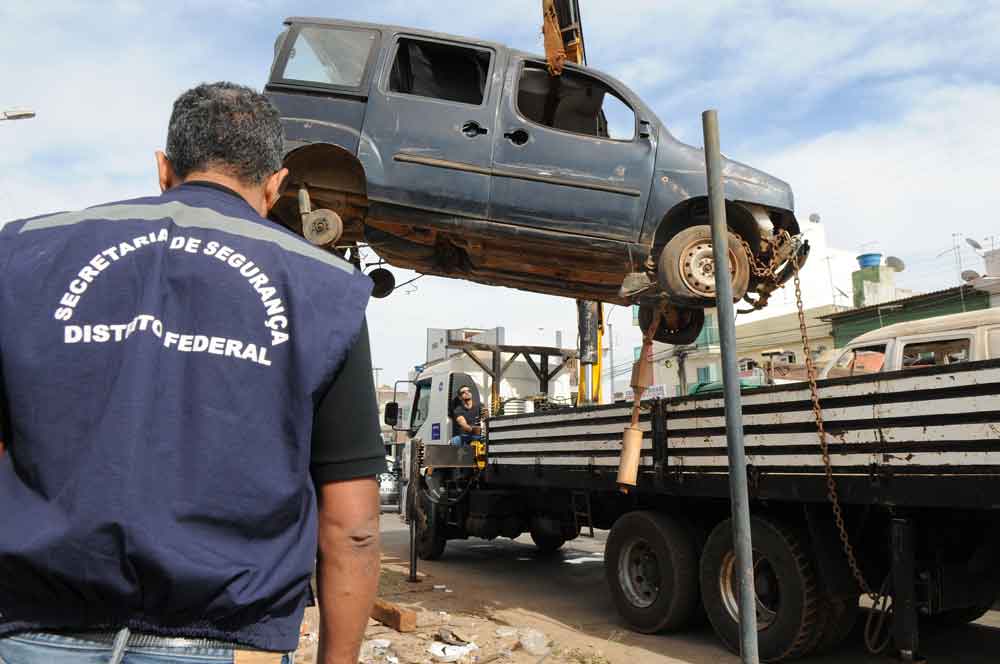 DF Livre de Carcaças tem 82 veículos recolhidos na primeira semana