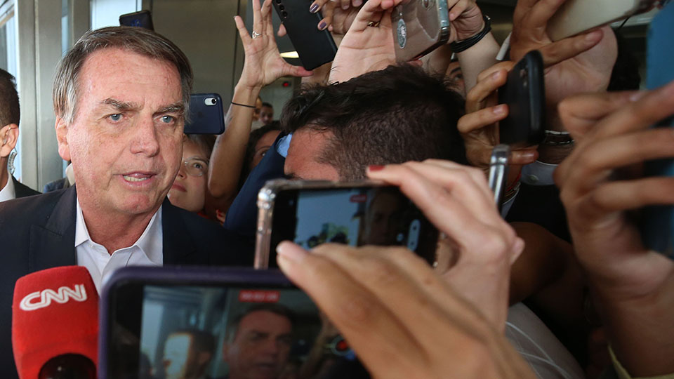 Defesa de Bolsonaro pede a Moraes devolução de passaporte