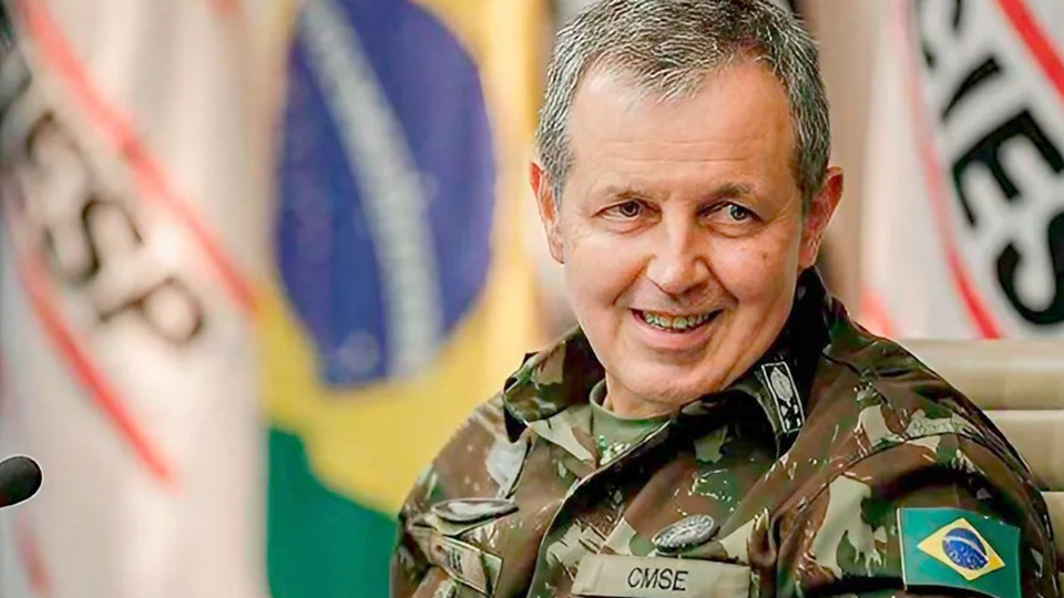 ‘Comandante do Exército não tinha opção que não fosse cumprir a lei’, diz Tomás Paiva