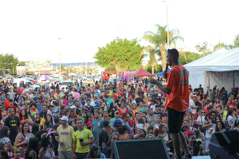 Último dia do Carnaval reuniu foliões em blocos no Plano e em Taguatinga