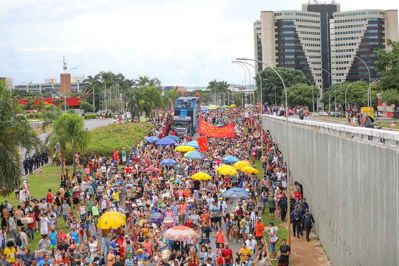 Doze blocos de rua circulam pelo DF no último dia de Carnaval