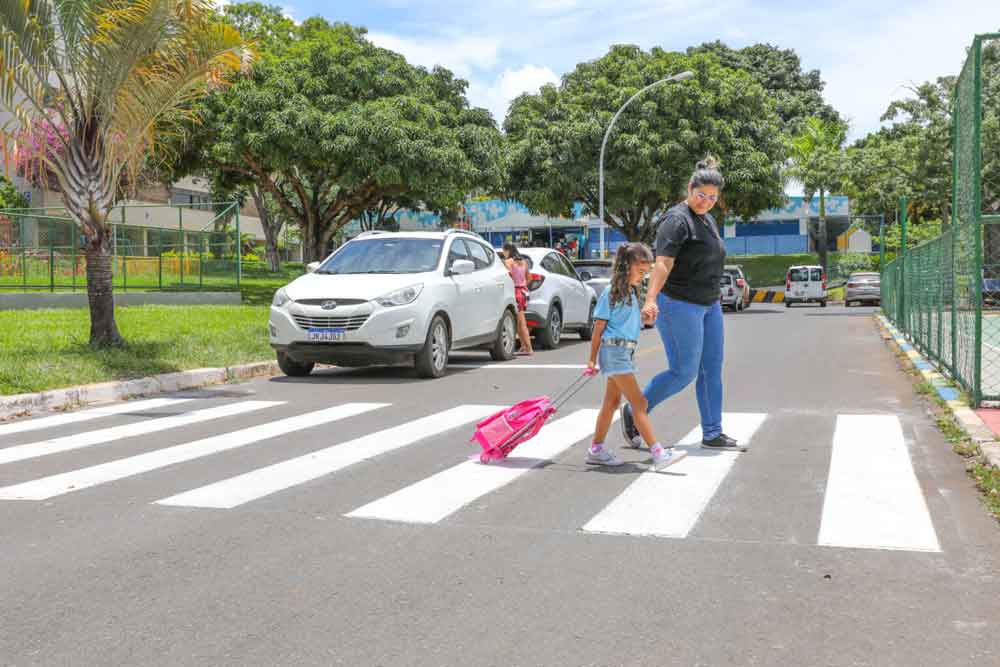 Mais de 600 faixas de pedestres são reformadas para volta às aulas