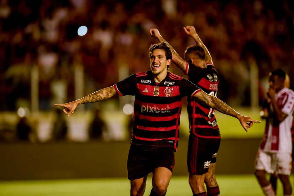 Com hat-trick de Pedro, Flamengo vence Bangu e assume a liderança do Carioca