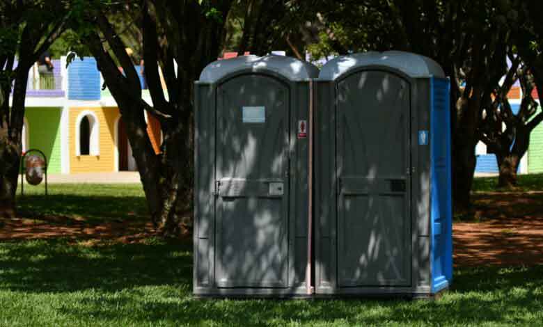 Banheiros químicos no Parque da Cidade durante reforma dos sanitários