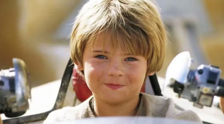 Ator que interpretou Jovem Anakin em ‘Star Wars’ é internado após sofrer surto psicótico, nos EUA
