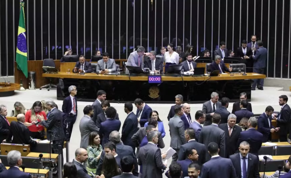 Frente parlamentar Brasil-Hungria critica Itamaraty por convocar embaixador após estadia de Bolsonaro