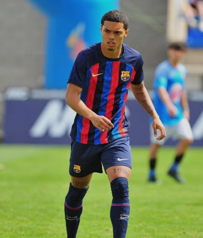 Quem é o filho de Ronaldinho Gaúcho que já treina entre os profissionais do Barcelona?