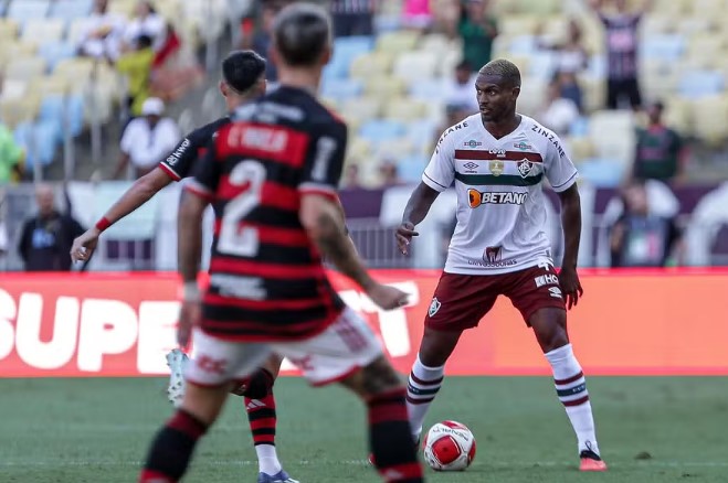 Marlon, do Fluminense, sente dores no joelho e está fora do Fla-Flu da semifinal do Carioca