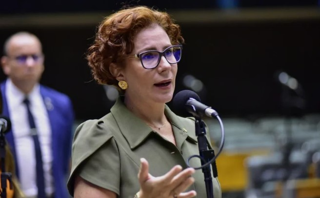 Deputada Carla Zambelli anuncia afastamento de atividades por ‘questões de saúde’