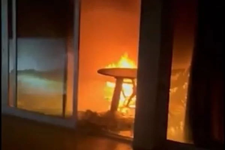 Casa de praia de presidente do União Brasil, Antônio Rueda, é incendiada; veja vídeo