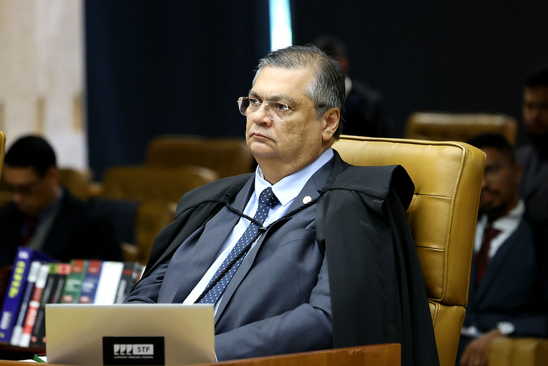 Dino completa um mês no STF com tentativa de tom mais contido, crítica a Lira e decisão contra Bolsonaro