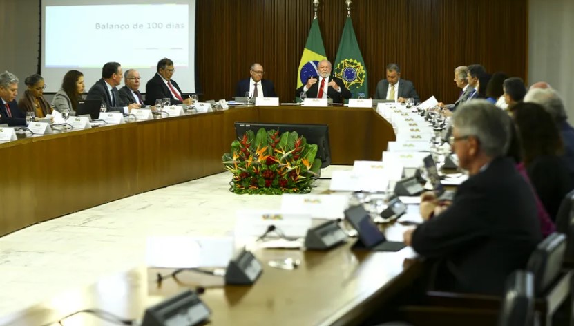 Lula faz primeira reunião ministerial do ano com todos os 37 ministros
