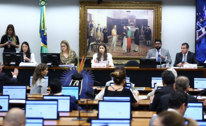 CCJ da Câmara aprova parecer favorável à prisão de Chiquinho Brazão; caso vai a plenário