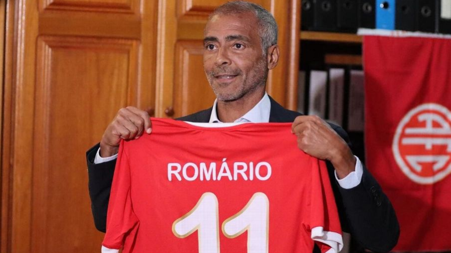 Inscrito na 2ª divisão do Carioca, Romário já foi treinador e jogador do Vasco no mesmo dia; relembre