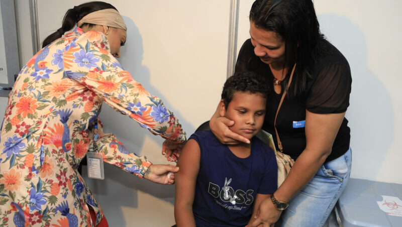 Disponível para crianças e adolescentes de 6 a 16 anos a vacina contra dengue