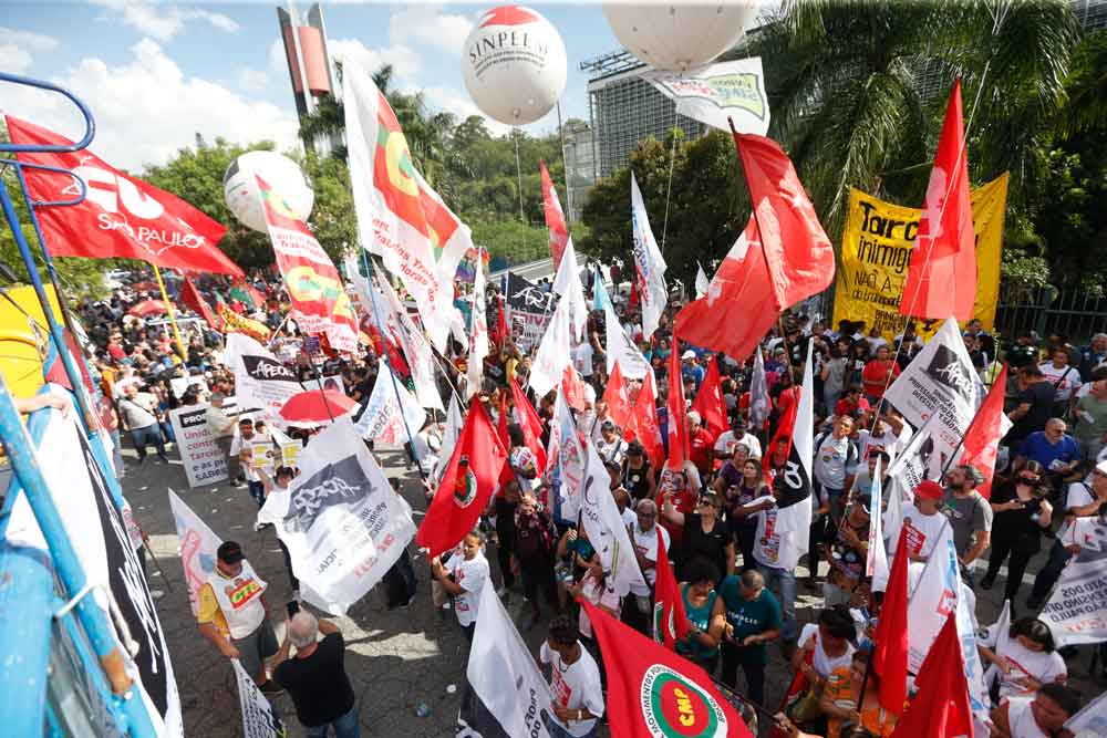 Professores das universidades federais e institutos federais de ensino entram em greve