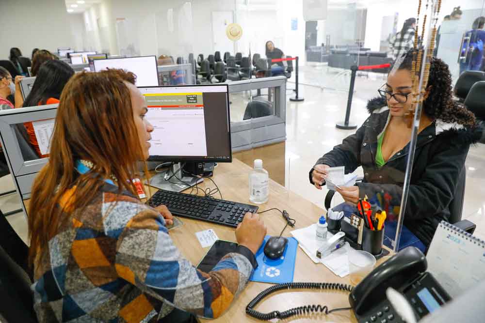 Agências do Trabalhador oferecem 204 vagas, com salário de até R$ 3,5 mil