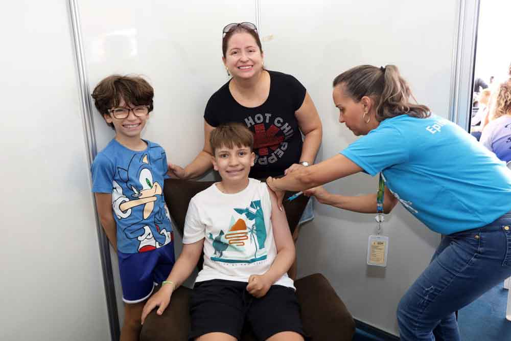 Vacinação contra a dengue no DF voltou a ser exclusiva a crianças e adolescentes de 10 a 14 anos