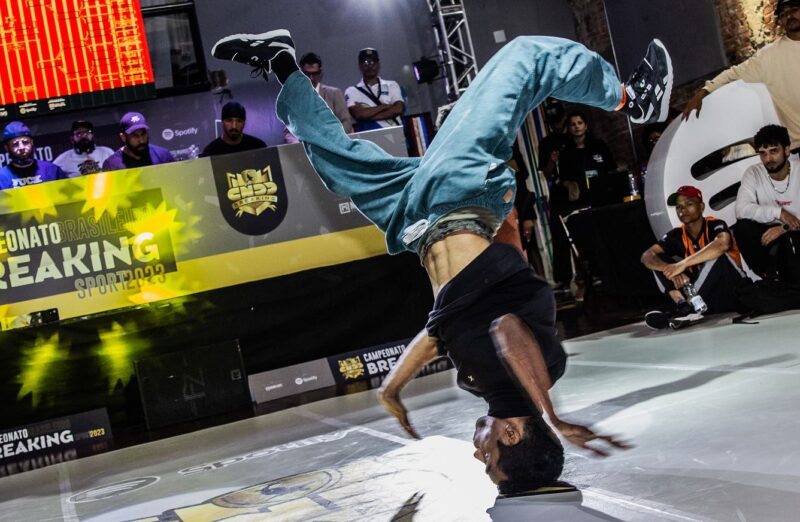 Dançarino de breaking B-Boy E2 faz show para a comunidade do Paranoá e Itapoã