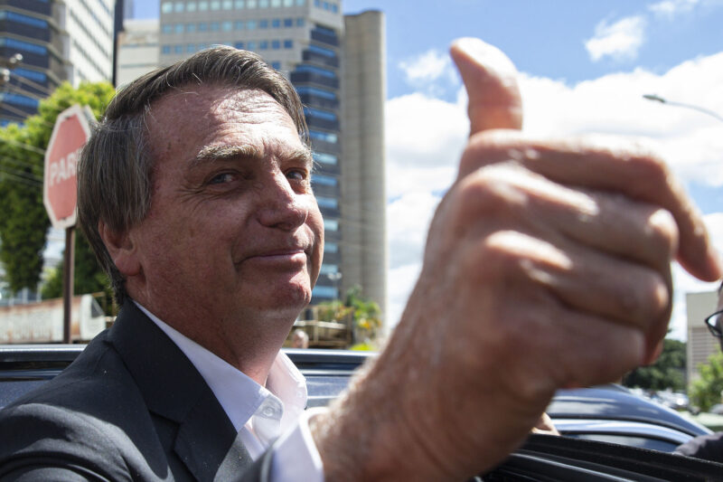Bolsonaro melhora e já caminha por corredores de hospital em São Paulo