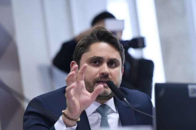 Ministro Juscelino Filho é indiciado por corrupção pela Polícia Federal