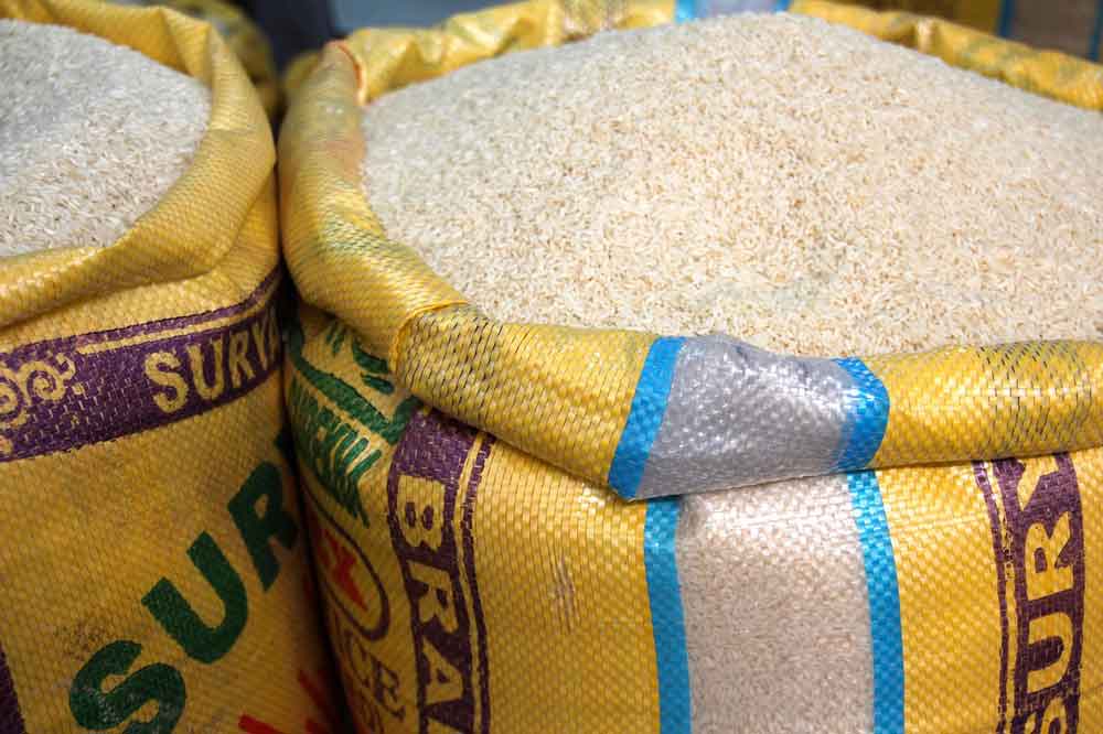 Governo compra 263,3 mil toneladas de arroz importado em leilão