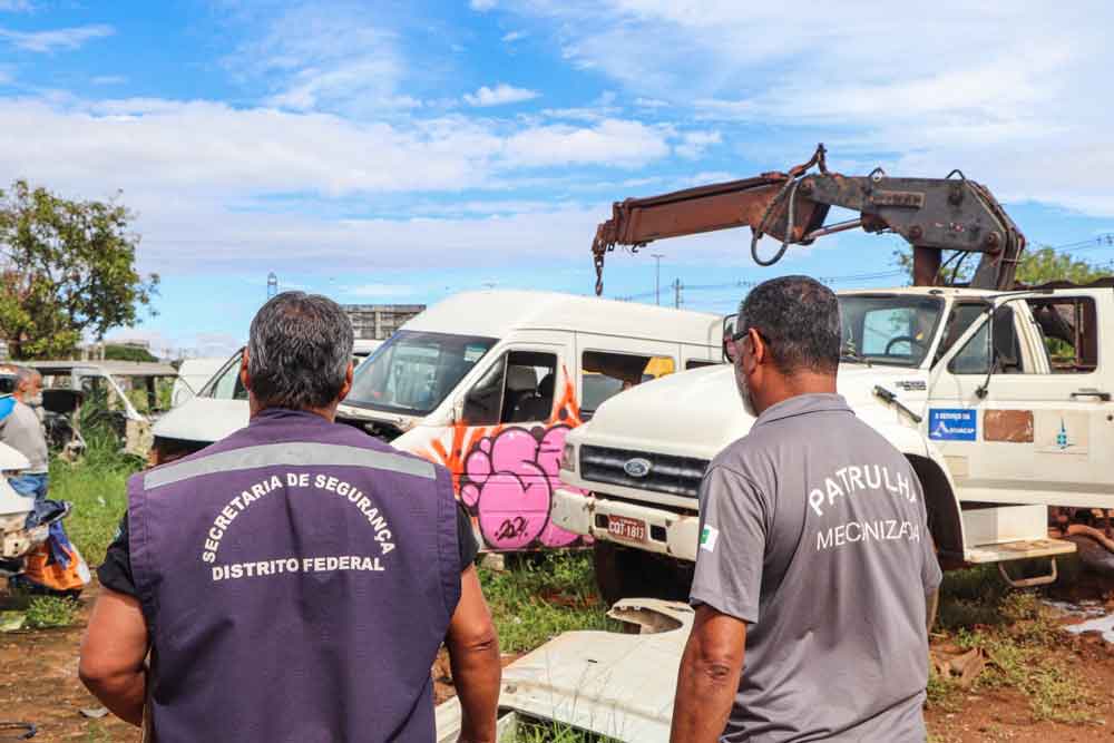 DF Livre de Carcaças retiraram mais de 1.150 veículos abandonados nas ruas do DF em 2024
