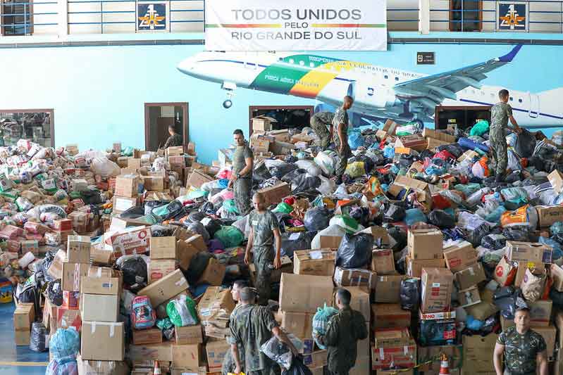 75 toneladas de donativos transportados pelo Exército ao RS nesta terça