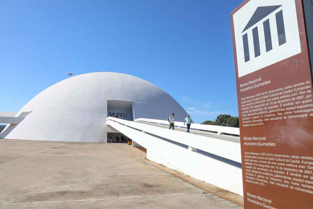Seleção especial da 35ª Bienal de São Paulo no Museu Nacional da República