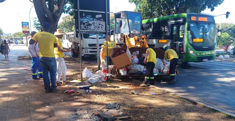 Mutirão retira cerca de 45 toneladas de lixo das ruas do Plano Piloto
